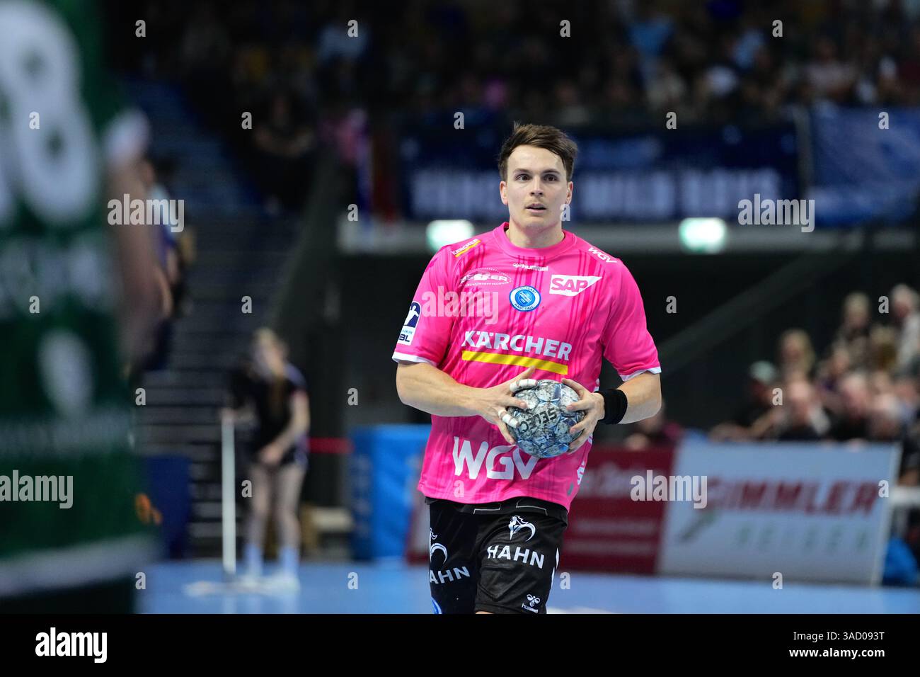 Wetzlar, Deutschland. April 2025. Wetzlar, Deutschland, 4. April 2025: Max Haefner ( 3 Stuttgart ) während der Daikin Handball-Bundesliga zwischen HSG Wetzlar und TVB 1898 Stuttgart in der Buderus Arena Wetzlar. (Julia Kneissl/SPP) Credit: SPP Sport Press Photo. /Alamy Live News Stockfoto