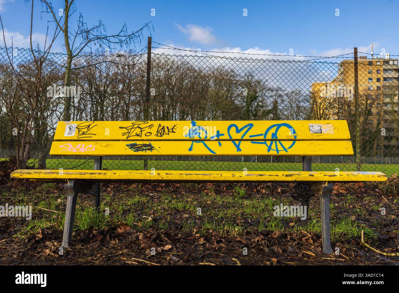 Anarchie, Zeichen der Liebe und des Friedens, Bank zum Ausruhen Stockfoto