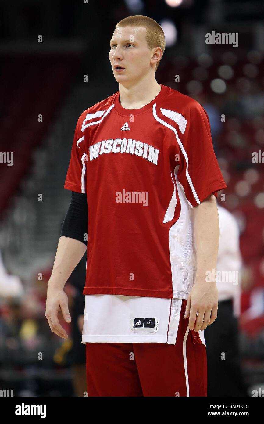 November 2011: Madison, Wisconsin, USA S - Wisconsin Stürmer Mike Bruesewitz #31. Die Wisconsin Badgers besiegten die Kennesaw State Owls 85-31 im Kohl Center in Madison, Wisconsin. (Bild: © John Fisher/Southcreek/ZUMAPRESS.com) Stockfoto