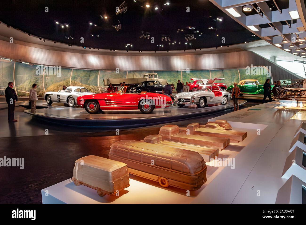 Deutschland, Baden-Württemberg, Stuttgart-Untertürkheim, Mercedes-Benz Museum, Saal 4, 300 SL Roadster, 300 SL Coupé Stockfoto