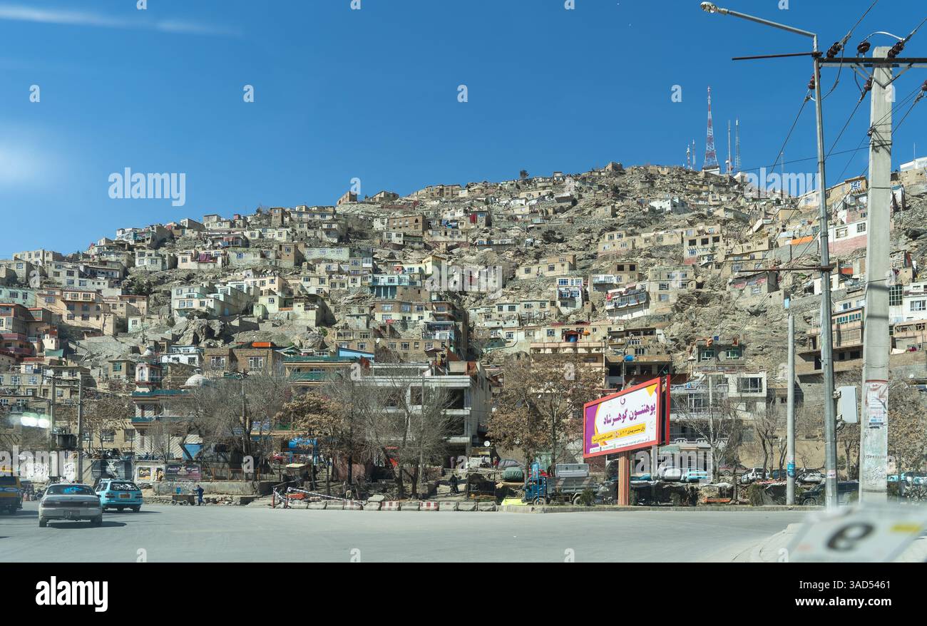 Häuser auf den Hügeln um den Sakhi Shah-e Mardan-Schrein (Ziyarat-e Sakhi), Kabul, Afghanistan Stockfoto
