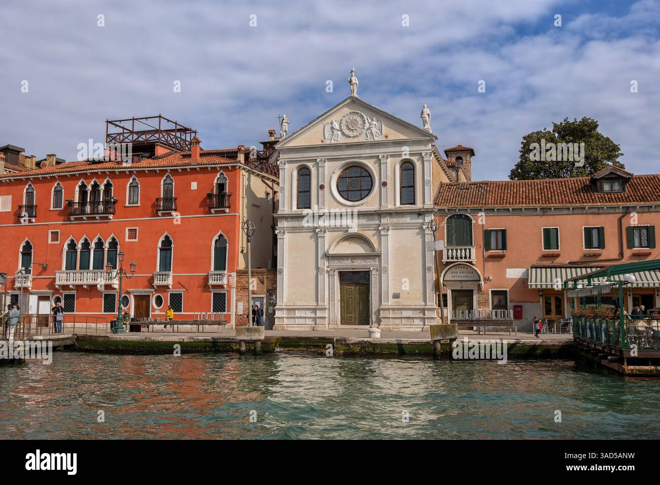 Die Kirche Santa Maria della Visitazione im Viertel Dorsoduro am Giudecca-Kanal in Venedig, Italien. Stockfoto