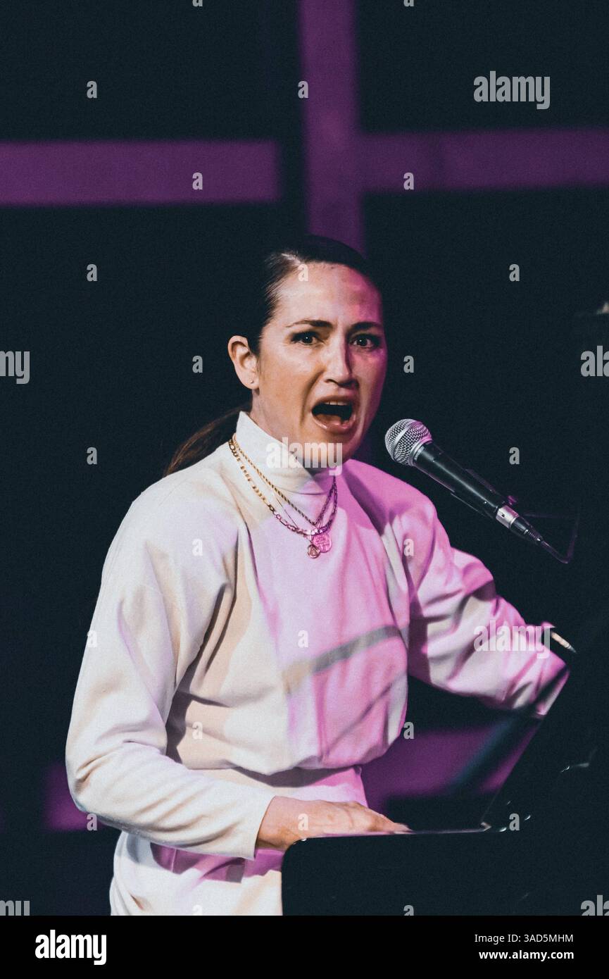 Musikkonzert - Joan als Polizeifrau - Tour 2025 Joan als Polizeifrau singen und Klavier während Joan als Polizeifrau - Tour 2025, Musikkonzert in Rom, Italien, April 2025 Rom Angelo Mai Roma Italien Copyright: XTommasoxNotarangelox/xLiveMediax LPM 1801493 Stockfoto