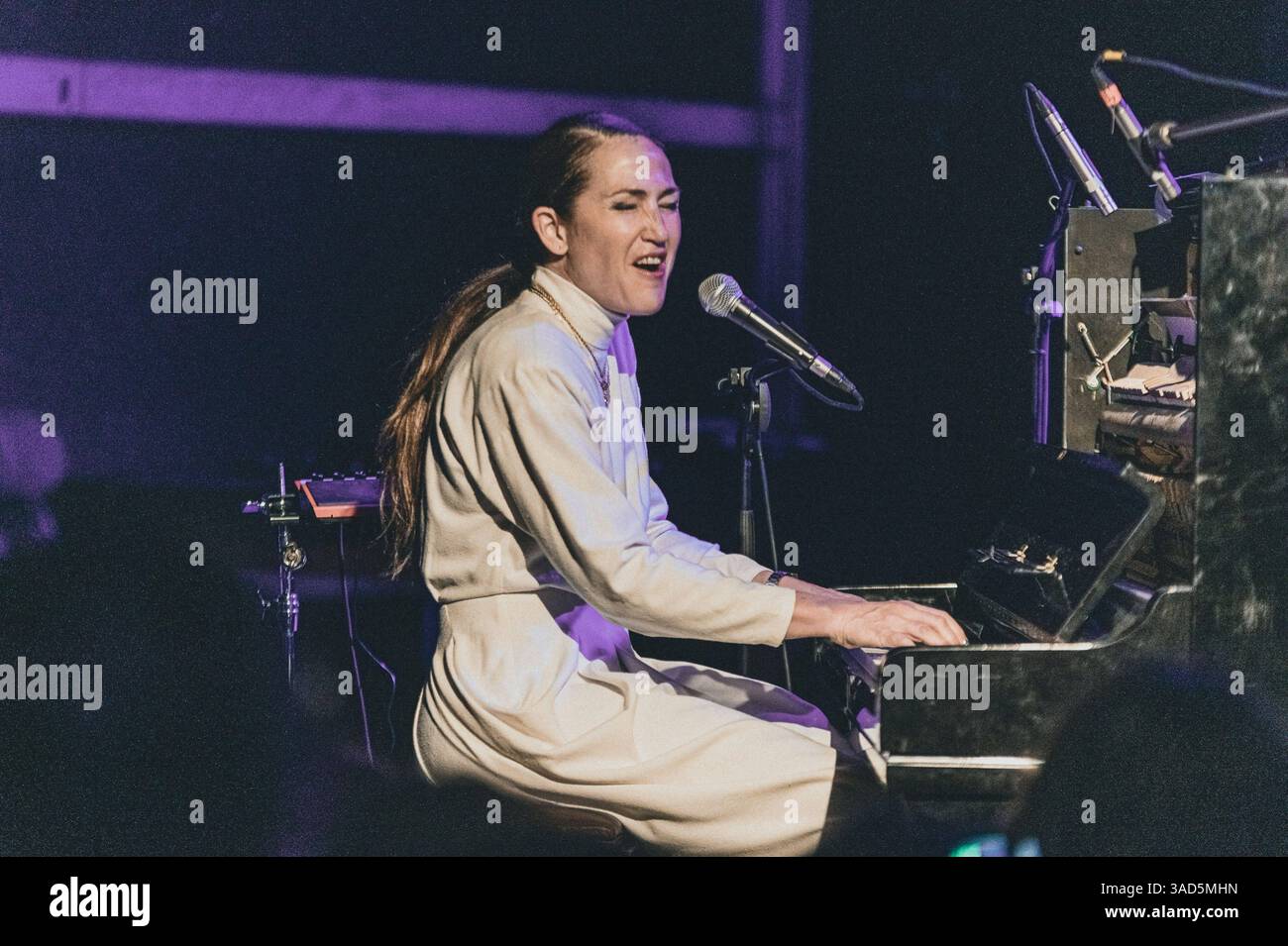 Musikkonzert - Joan als Polizeifrau - Tour 2025 Joan als Polizeifrau singen und Klavier während Joan als Polizeifrau - Tour 2025, Musikkonzert in Rom, Italien, April 2025 Rom Angelo Mai Roma Italien Copyright: XTommasoxNotarangelox/xLiveMediax LPM 1801496 Stockfoto