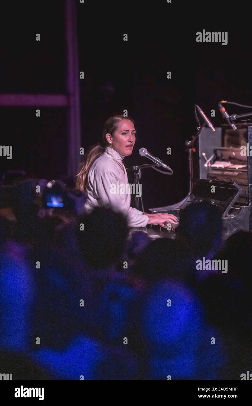 Musikkonzert - Joan als Polizeifrau - Tour 2025 Joan als Polizeifrau singen und Klavier während Joan als Polizeifrau - Tour 2025, Musikkonzert in Rom, Italien, April 2025 Rom Angelo Mai Roma Italien Copyright: XTommasoxNotarangelox/xLiveMediax LPM 1801498 Stockfoto