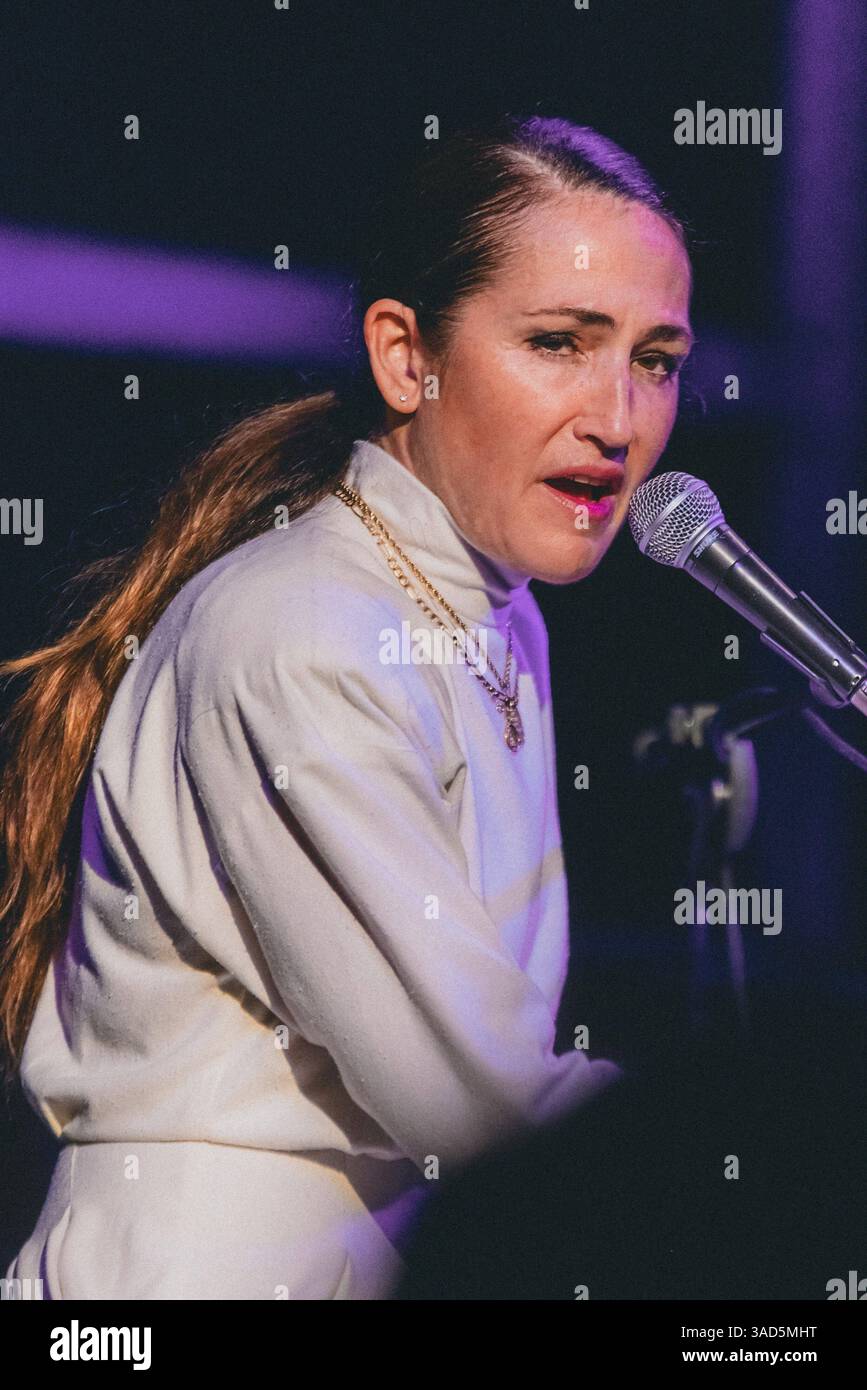 Musikkonzert - Joan als Polizeifrau - Tour 2025 Joan als Polizeifrau singen und Klavier während Joan als Polizeifrau - Tour 2025, Musikkonzert in Rom, Italien, April 2025 Rom Angelo Mai Roma Italien Copyright: XTommasoxNotarangelox/xLiveMediax LPM 1801492 Stockfoto