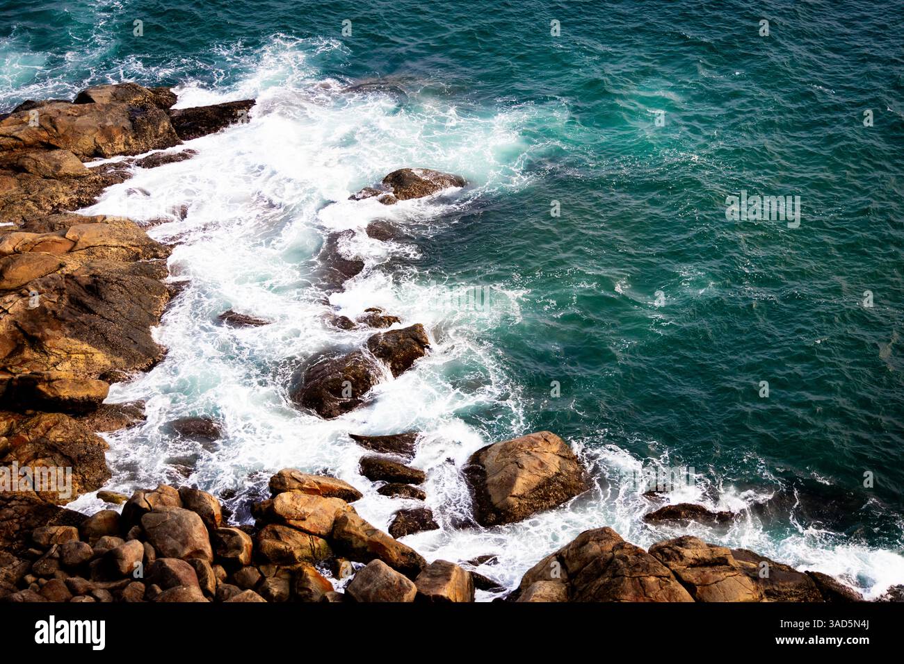 Wellen, Wind und Wunder – der Zauber des Kovalam Strandes Stockfoto