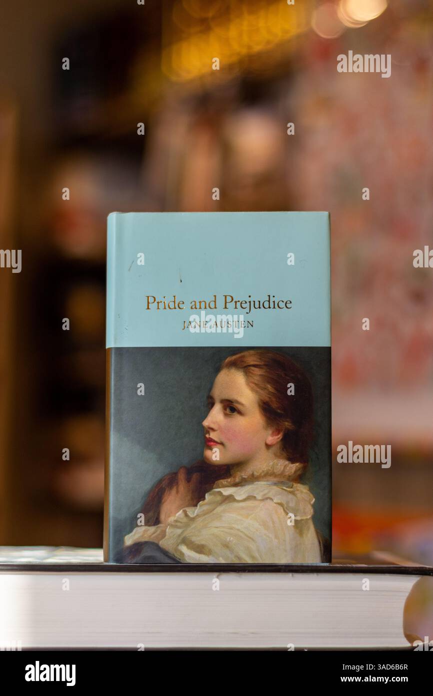 Nahaufnahme von Jane Austens Stolz- und Vorurteilsroman in der Buchhandlung Stockfoto