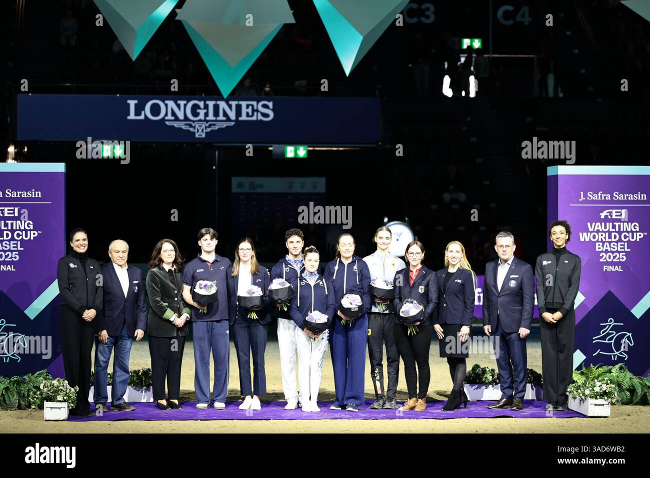 Preisverleihung beim FEI Vaulting World Cup Finale beim FEI World Cup Finale Basel 2025 am 5. April 2025 in Basel, Schweiz (Foto: Maxime David - MXIMD Pictures) Stockfoto Preisverleihung beim FEI Vaulting World Cup Finale beim FEI World Cup Finale Basel 2025 am 5. April 2025 in Basel, Schweiz (Foto: Maxime David - MXIMD Pictures) Stockfoto