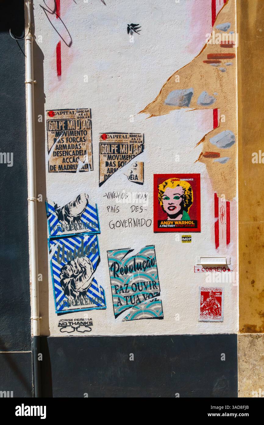 Gemalte Wandgemälde, Street Art auf weißer Wand, Lagos, Portugal Stockfoto