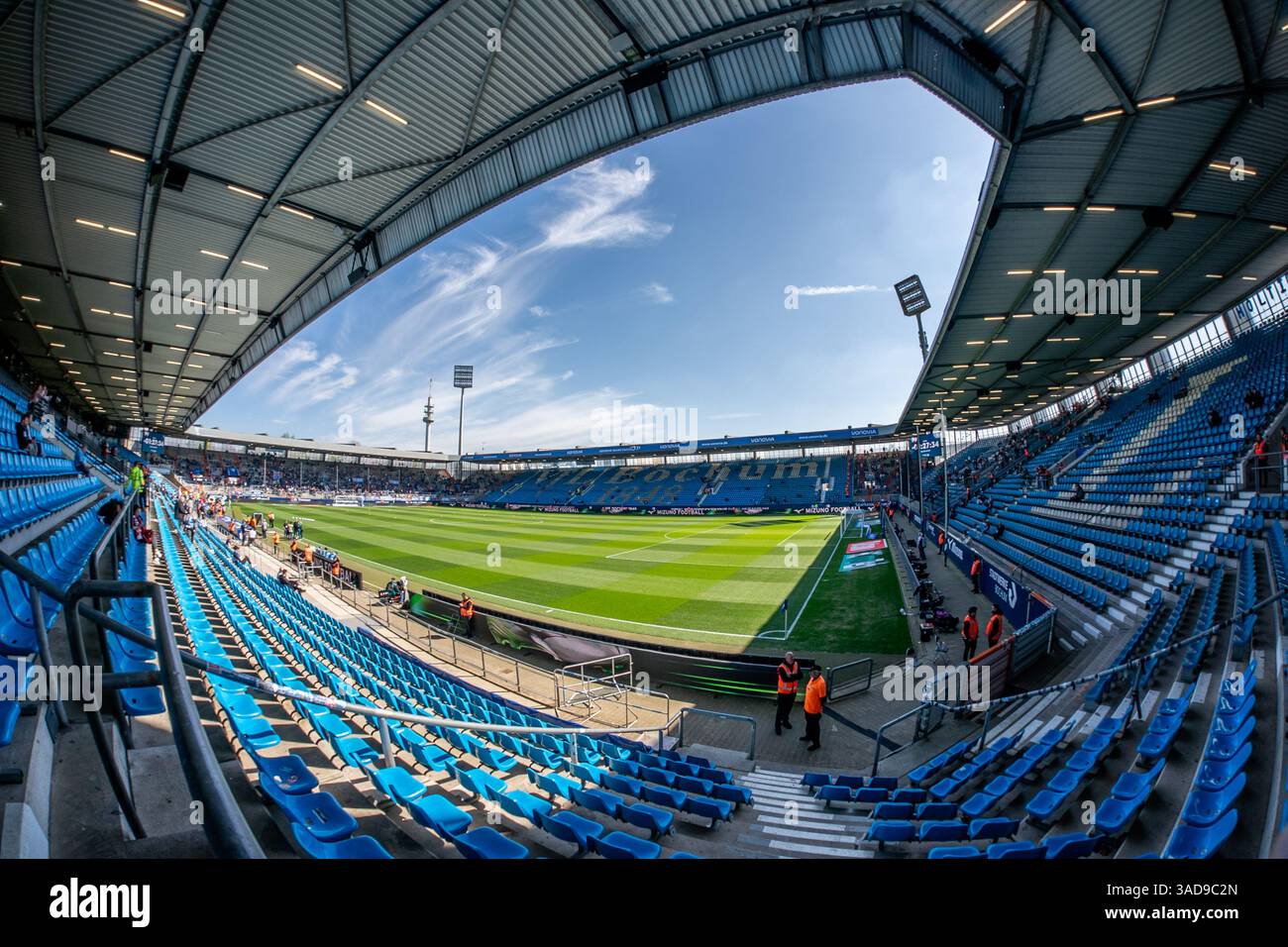 BOCHUM - 5. APRIL: Allgemeine Ansicht des Vonovia Ruhrstadions vor dem Bundesliga-Spiel zwischen dem VfL Bochum 1848 und dem VfB Stuttgart im Vonovia Ruhrstadion am 5. April 2025 in Bochum. (Foto: Rene Nijhuis/MB Media) Stockfoto