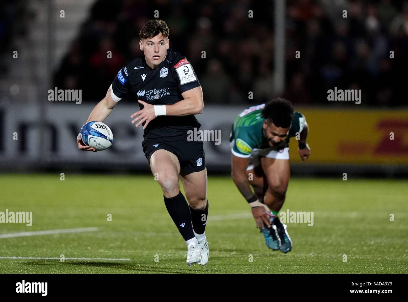 Glasgow Warriors Tom Jordan in Aktion während des Investec Champions Cup Spiels im Scotstoun Stadium, Glasgow. Bilddatum: Samstag, 5. April 2025. Stockfoto