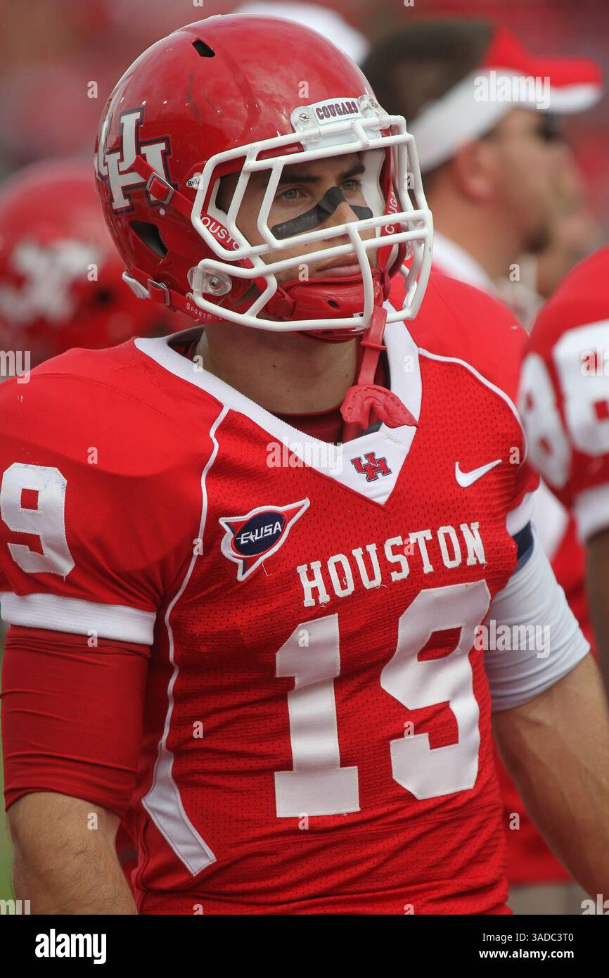 Dezember 2011 - Houston, Texas, USA S - University of Houston Wide Receiver Shane Ros(19) auf der Seitenlinie wartet auf zurück auf das Feld. Die Cougars der University of Houston verloren 49-28 an die University of Southern Mississippi Golden Eagles im Conference USA Championship Game im Robertson Stadium auf dem Campus von UH in Houston Texas. (Bild: © Luis Leyva/Southcreek/ZUMAPRESS.com) Stockfoto