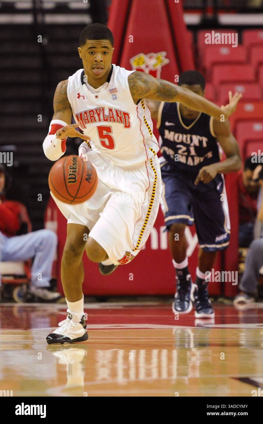 DEZEMBER 2011 : Maryland Rookie (G) Nick Faust (5) im Spiel zwischen den Mount Saint Mary's Mountaineers und den Maryland Terrapins Herren Basketballteams im Comcast Center in College Park, MD. Maryland besiegte die Mount 77-74. (Bild: © John Middlebrook/Cal Sport Media/ZUMAPRESS.com) Stockfoto DEZEMBER 2011 : Maryland Rookie (G) Nick Faust (5) im Spiel zwischen den Mount Saint Mary's Mountaineers und den Maryland Terrapins Herren Basketballteams im Comcast Center in College Park, MD. Maryland besiegte die Mount 77-74. (Bild: © John Middlebrook/Cal Sport Media/ZUMAPRESS.com) Stockfoto