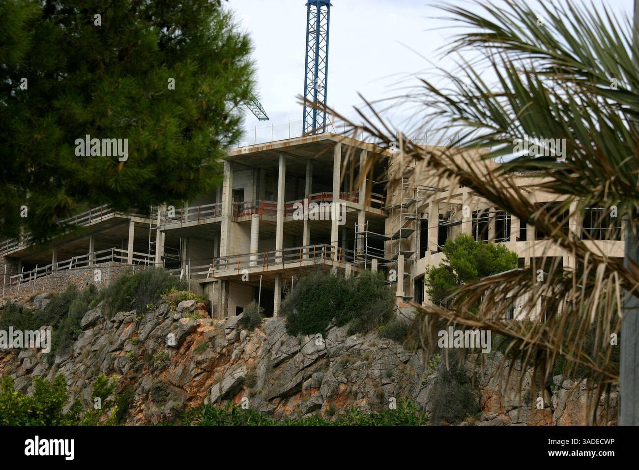 16. Oktober 2007 - Port Soller, Mallorca, Spanien - der Sa Talaia Komplex in Port Soller wurde von Jumeirah gekauft, dem in Dubai ansässigen internationalen Luxus-Hotelunternehmen und Mitglied der Dubai Holding, die ihn als Spaniens erstes 7-Sterne-Resort und Spa entwickeln. Die Hotelentwicklung wurde von der Deka Immobilien GmbH für den Immobilienfonds WestInvest InterSelect übernommen und wird von der Jumeirah-Gruppe im Rahmen eines langfristigen Mietvertrags vermietet. Das Hotel verfügt über 120 Zimmer und Suiten mit Blick auf das Meer oder den Hafen, die alle über eine Terrasse oder einen Balkon verfügen. Das Resort bietet modernste Konferenz und Ban Stockfoto