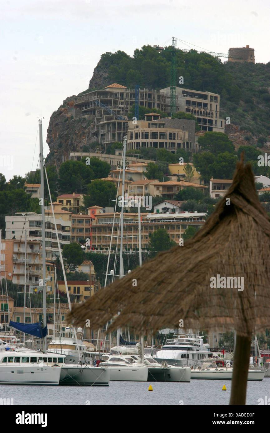 16. Oktober 2007 - Port Soller, Mallorca, Spanien - der Sa Talaia Komplex in Port Soller wurde von Jumeirah gekauft, dem in Dubai ansässigen internationalen Luxus-Hotelunternehmen und Mitglied der Dubai Holding, die ihn als Spaniens erstes 7-Sterne-Resort und Spa entwickeln. Die Hotelentwicklung wurde von der Deka Immobilien GmbH für den Immobilienfonds WestInvest InterSelect übernommen und wird von der Jumeirah-Gruppe im Rahmen eines langfristigen Mietvertrags vermietet. Das Hotel verfügt über 120 Zimmer und Suiten mit Blick auf das Meer oder den Hafen, die alle über eine Terrasse oder einen Balkon verfügen. Das Resort bietet modernste Konferenz und Ban Stockfoto
