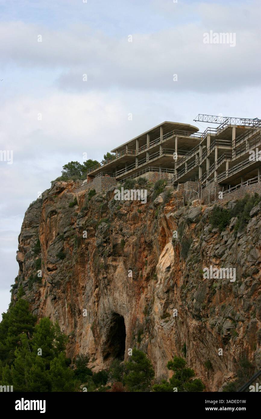 16. Oktober 2007 - Port Soller, Mallorca, Spanien - der Sa Talaia Komplex in Port Soller wurde von Jumeirah gekauft, dem in Dubai ansässigen internationalen Luxus-Hotelunternehmen und Mitglied der Dubai Holding, die ihn als Spaniens erstes 7-Sterne-Resort und Spa entwickeln. Die Hotelentwicklung wurde von der Deka Immobilien GmbH für den Immobilienfonds WestInvest InterSelect übernommen und wird von der Jumeirah-Gruppe im Rahmen eines langfristigen Mietvertrags vermietet. Das Hotel verfügt über 120 Zimmer und Suiten mit Blick auf das Meer oder den Hafen, die alle über eine Terrasse oder einen Balkon verfügen. Das Resort bietet modernste Konferenz und Ban Stockfoto