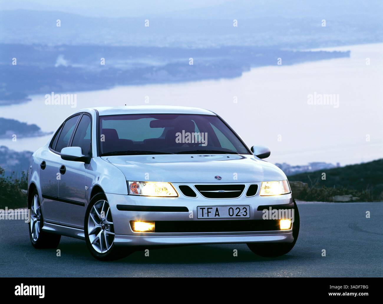 Januar 2004; Los Angeles, CA, USA; Die 2004 Saab 9-3 Vector Sport Limousine. (Kreditbild: Auto Images/ZUMAPRESS.com) Stockfoto