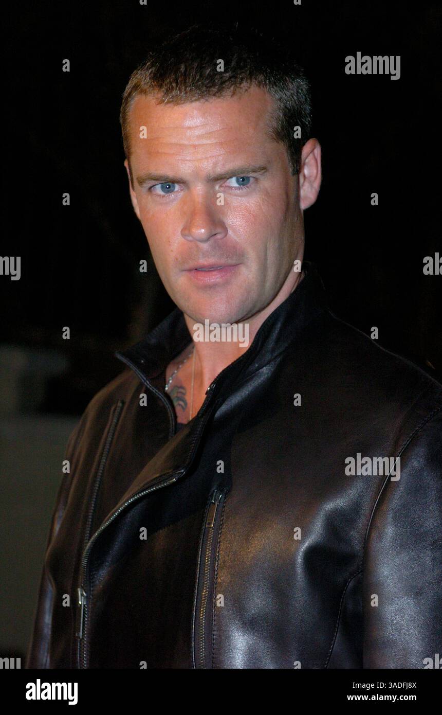 Oktober 2004; Los Angeles, CA, USA; MATT SCHULZE bei der „Young Hollywood Vots“ Party im Esquire Magazine Mansion in den Hollywood Hills. Gesponsert wurde die Partei von Rock the Vote und MTV’s „Choose or Lose“-Kampagnen, um junge Menschen dazu zu ermutigen, sich vor dem 20. Oktober in Kalifornien für die Wahl zu registrieren. Das 12 Millionen Dollar schwere Herrenhaus wurde entworfen, um die ideale des Esquire Magazine zum Leben zu erwecken: Mode, Sport, Film, Fernsehen, modernste Elektronik und Weltklasse-Kunst. (Bild: Rob DeLorenzo/ZUMAPRESS.com) Stockfoto