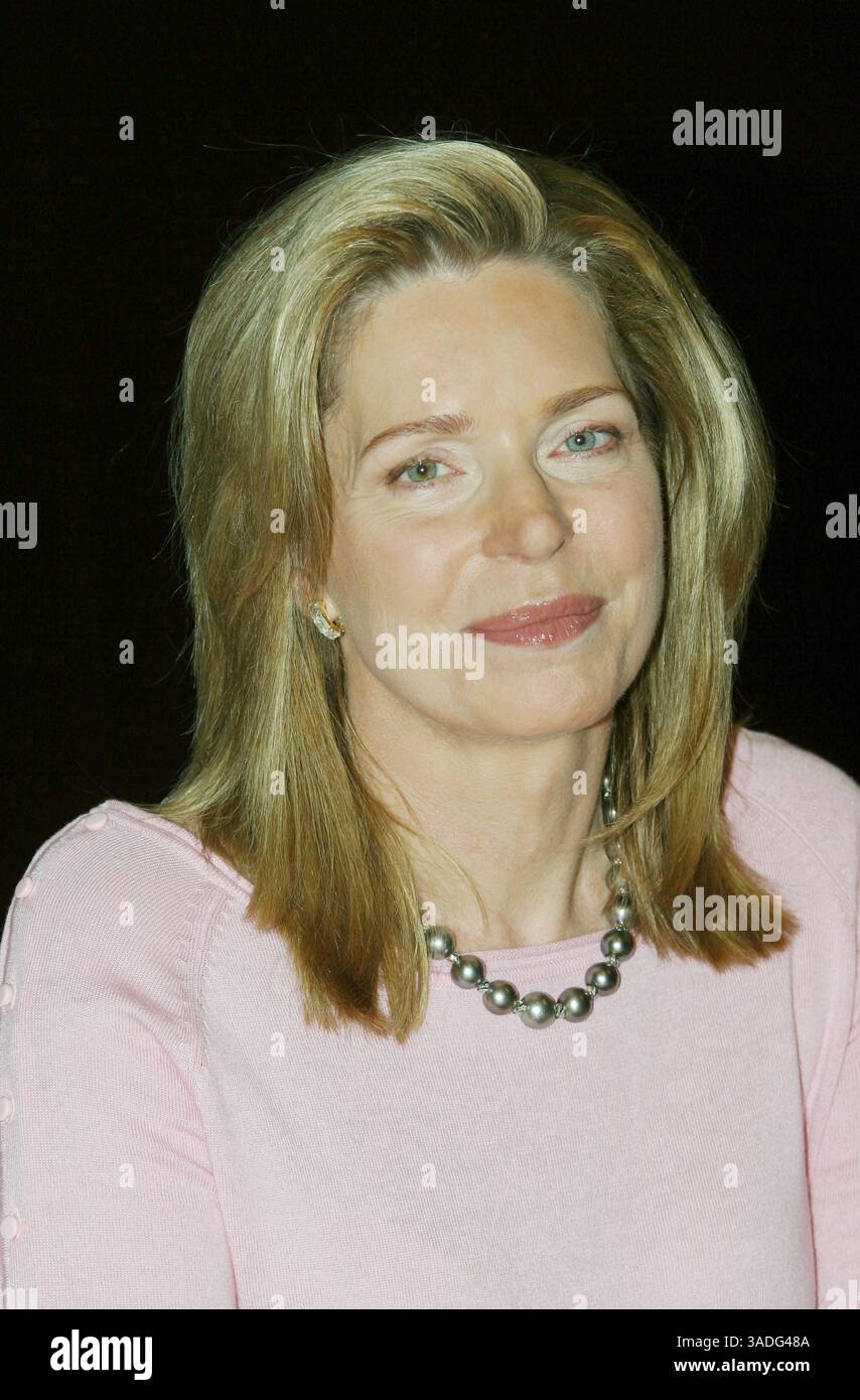 März 31, 2004; Paris, Frankreich; die Königin Noor von Jordanien. (Bild: Newday Foto/ZUMAPRESS.com) Stockfoto