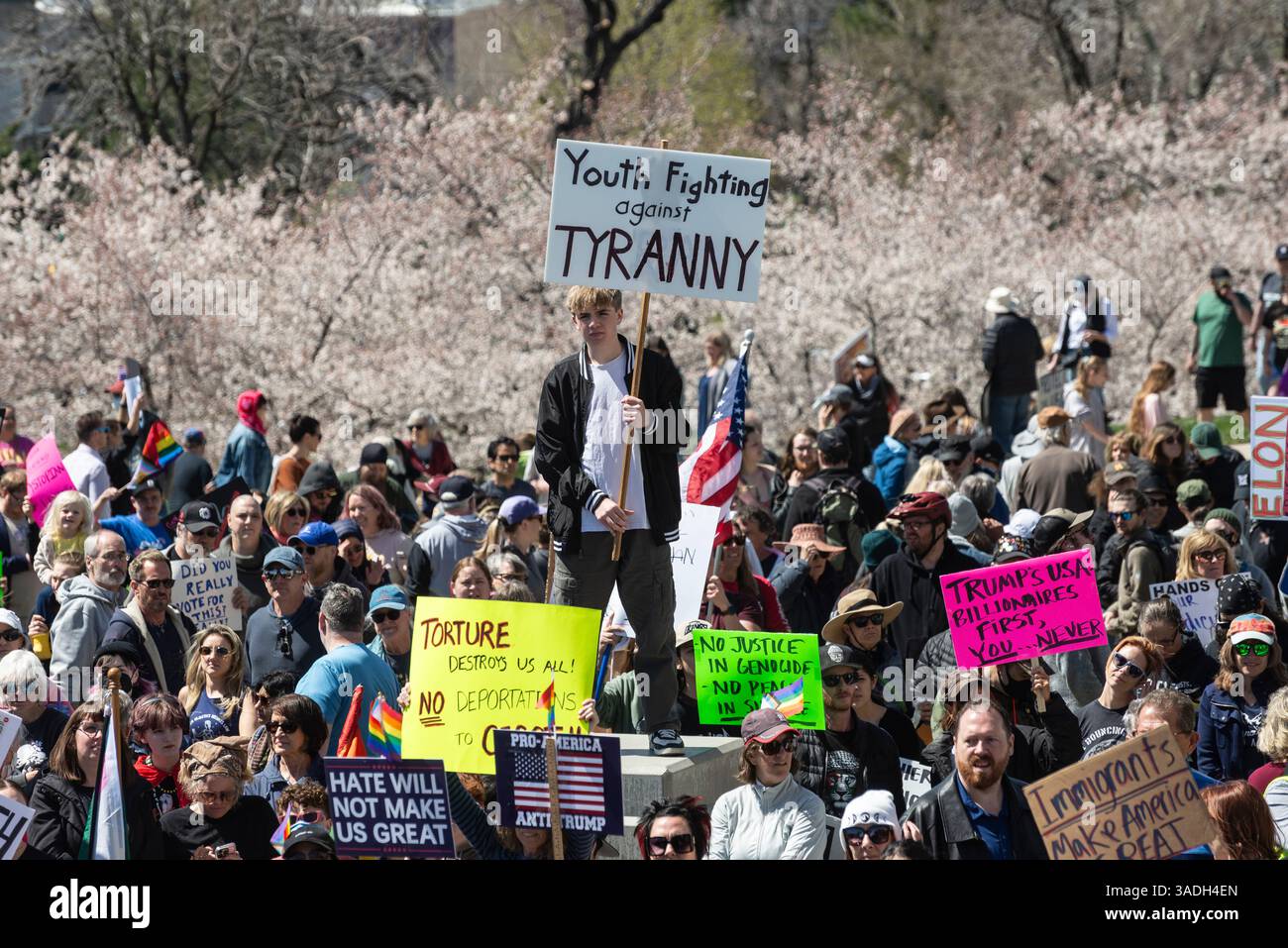 Salt Lake City, Utah – 5. April 2025: Politische Demonstration im Kapitol von Utah. Stockfoto