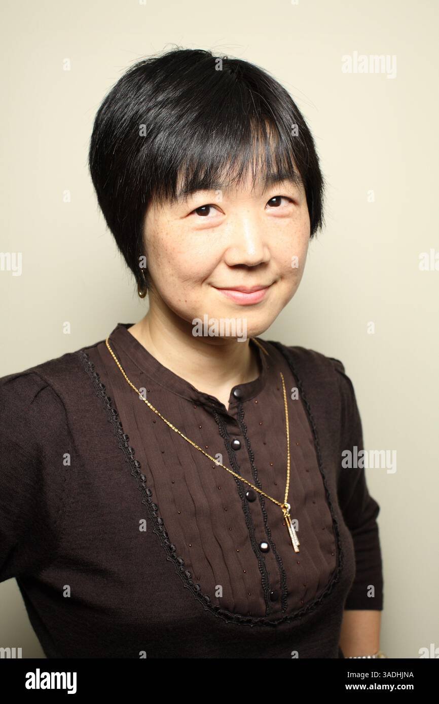 April 2008 - Tokio, Japan - Nissan weibliche Manager und Führungskräfte, MIYUKI TAKAHASHI, eine General Manager für Diversity Development Office, posieren vor der Kamera in ihrem Büro in Tokio (Credit Image: Ko Sasak/ZUMAPRESS.com) Stockfoto