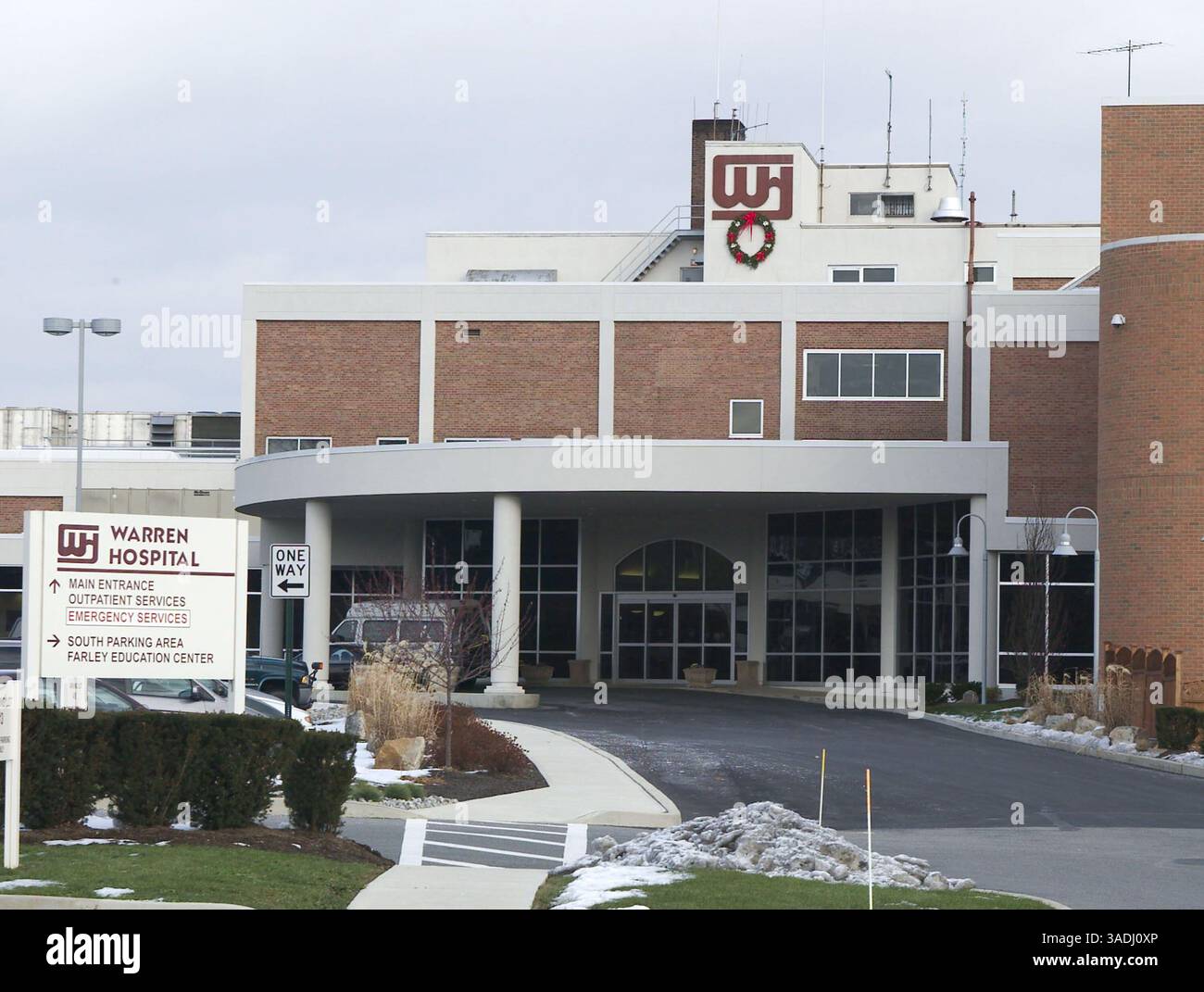 Dezember 2003; Phillipsburg, NJ, USA; Warren Hospital in Phillipsburg, NJ Charles Cullen arbeitete im Warren Hospital von Februar 1992 bis Dezember 1993 als Krankenschwester und wurde wegen zahlreicher Morde aus dem Jahr 1987 angeklagt. Larry Dean Helens Sohn glaubte, dass Cullen für den Tod seiner Mutter (Helen Cullen Dean) verantwortlich war, während er im September 1993 im Warren Hospital arbeitete. (Bild: Don Murray/ZUMAPRESS.com) Stockfoto