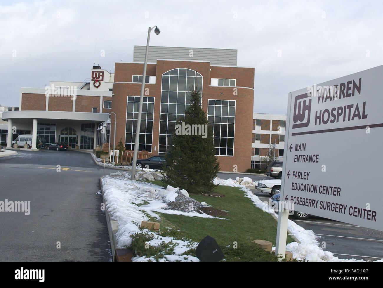 Dezember 2003; Phillipsburg, NJ, USA; Warren Hospital in Phillipsburg, NJ Charles Cullen arbeitete im Warren Hospital von Februar 1992 bis Dezember 1993 als Krankenschwester und wurde wegen zahlreicher Morde aus dem Jahr 1987 angeklagt. Larry Dean Helens Sohn glaubte, dass Cullen für den Tod seiner Mutter (Helen Cullen Dean) verantwortlich war, während er im September 1993 im Warren Hospital arbeitete. (Bild: Don Murray/ZUMAPRESS.com) Stockfoto