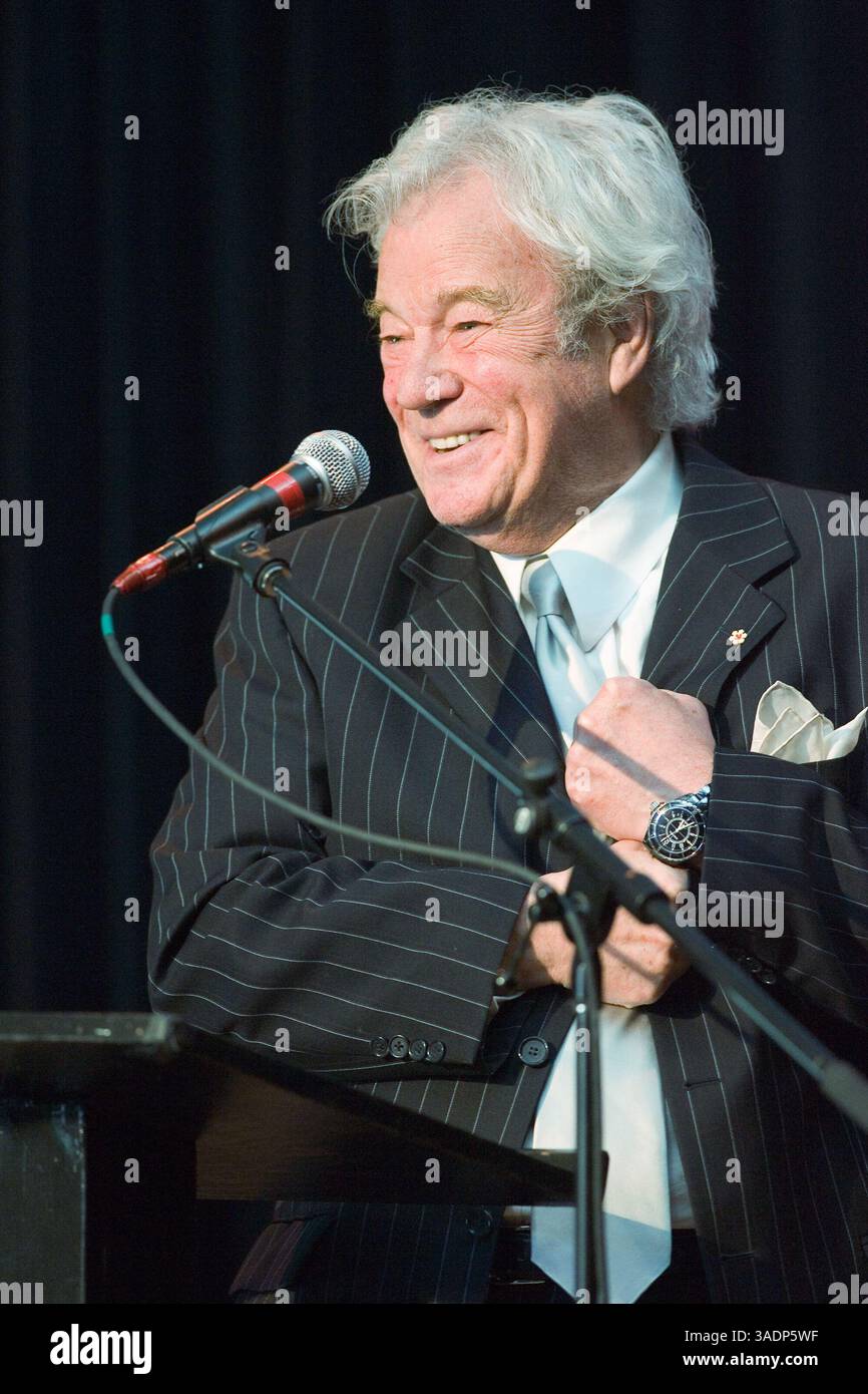 Juni 2008 - Vancouver, Kanada - der kanadische Schauspieler GORDON PINSENT, 77 Jahre alt, spricht während des Magnetic North Theater Festival in Vancouver vor einem Publikum (Bild: Heinz Ruckemann/ZUMAPRESS.com) Stockfoto