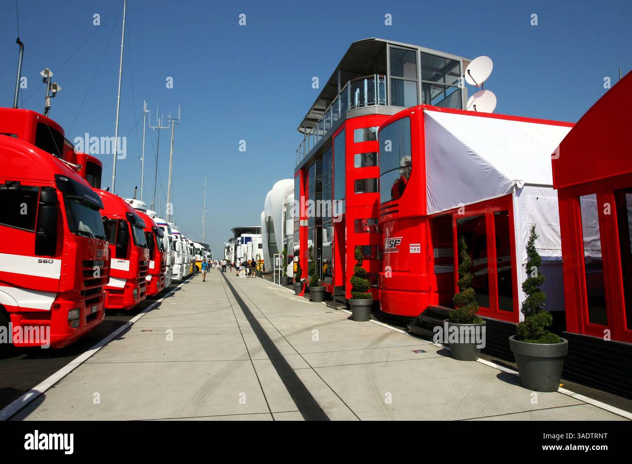 Fahrerlager...Formel-1-Weltmeisterschaft, Rd 11, Großer Preis Von Ungarn, Vorbereitungen, Budapest, Ungarn, Donnerstag, 31. Juli 2008 (Bild: Sutton Motorsports/ZUMAPRESS.com) Stockfoto