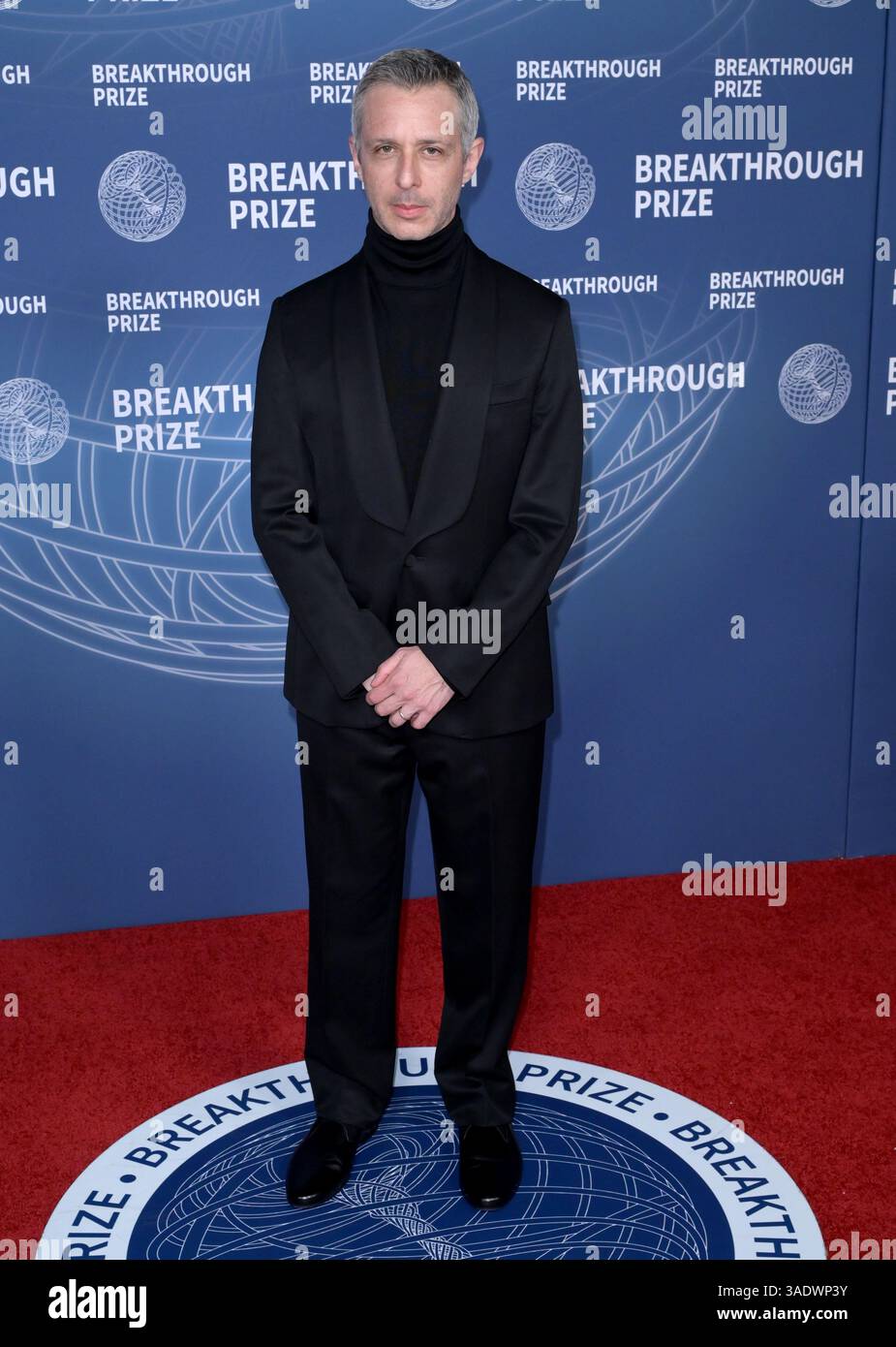 Santa Monica, CA. 02MAR2025: Jeremy Strong bei den 11. Breakthrough Prize Awards im Barker Hangar. Bild: Paul Smith/Featureflash Stockfoto