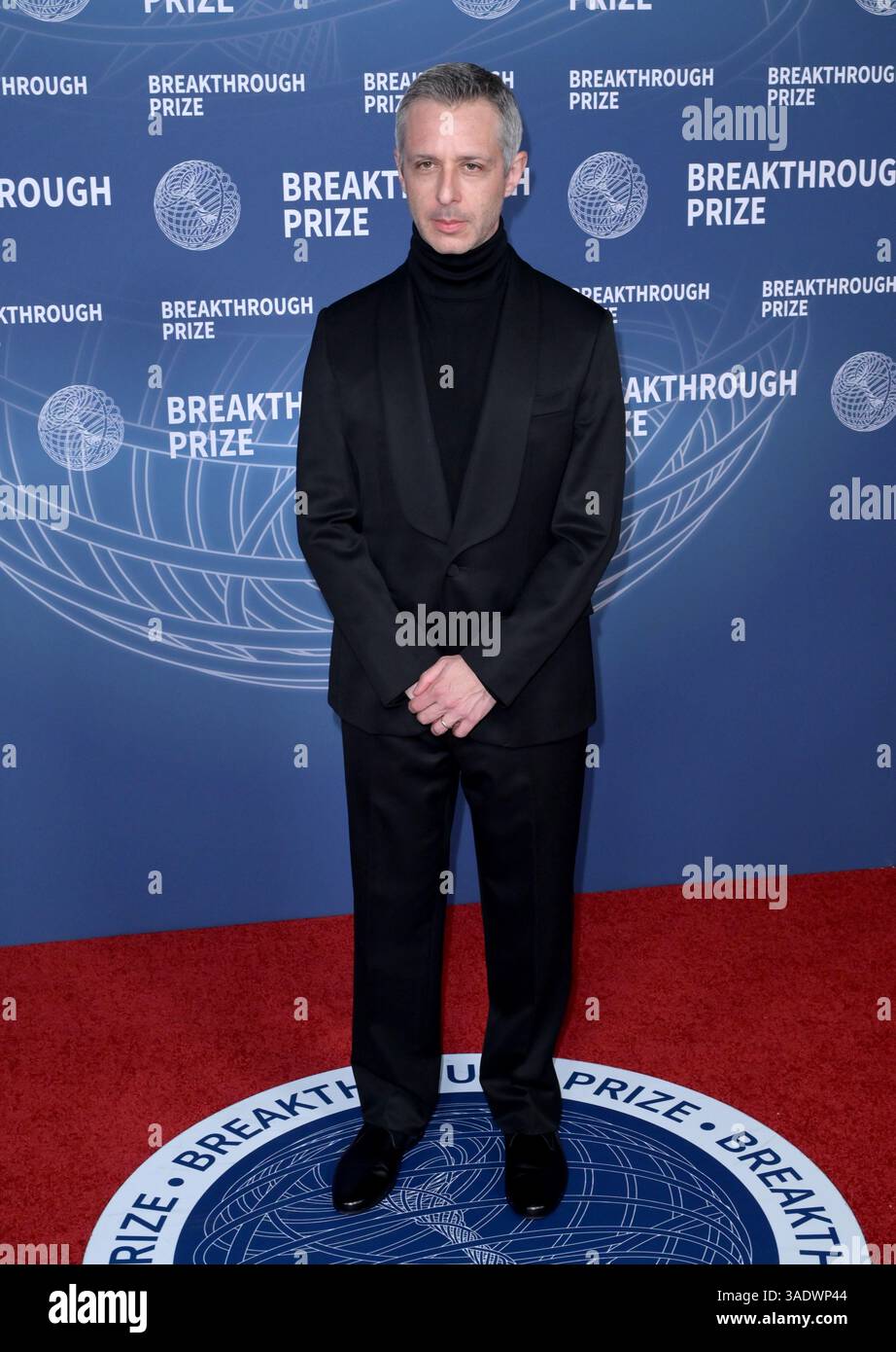 Santa Monica, CA. 02MAR2025: Jeremy Strong bei den 11. Breakthrough Prize Awards im Barker Hangar. Bild: Paul Smith/Featureflash Stockfoto