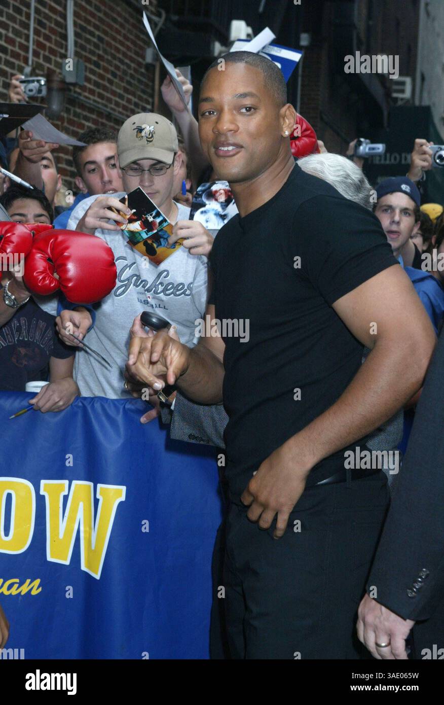 Juli 2004; New York, NY, USA; Schauspieler WILL SMITH kommt zu seinem Auftritt in The Late Show with David Letterman. (Bild: Nancy Kaszerman/ZUMAPRESS.com) Stockfoto