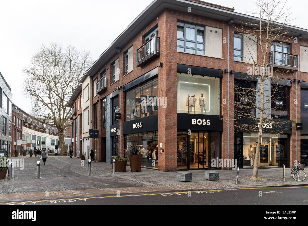 BOSS Store im Einkaufszentrum Cabot Circus, Bristol City Centre, Bristol, England, Großbritannien Stockfoto
