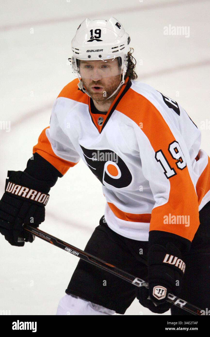 Februar 2012 – Winnipeg, Manitoba, Kanada – NHL 2012 – 21. Februar; Winnipeg, MB, CAN; Philadelphia Flyers Forward Scott Hartnell Â (19) während der ersten Periode im MTS Centre. Obligatorischer Credit: Bobby Navasca – Southcreek Global Media (Bild: © Bobby Navasca/Southcreek/ZUMAPRESS.com) Stockfoto