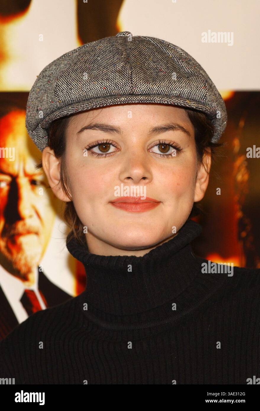 Oktober 2003; Hollywood, Kalifornien, USA; Schauspielerin NORA ZEHETNER bei der Weltpremiere der „Runaway Jury“ im Cinerama Dome. (Bild: Lisa O'Connor/ZUMAPRESS.com) Stockfoto