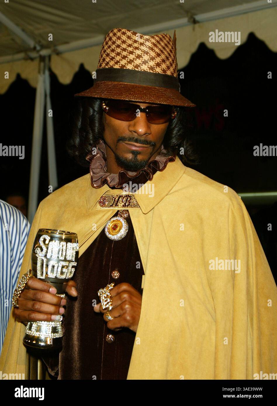 Februar 2004; Westwood, Kalifornien, USA; Schauspieler/Rapper SCHNÜFFELN DOGG bei der „Starsky & Hutch“-Weltpremiere im Mann Village Theatre. (Bild: Lisa O'Connor/ZUMAPRESS.com) Stockfoto