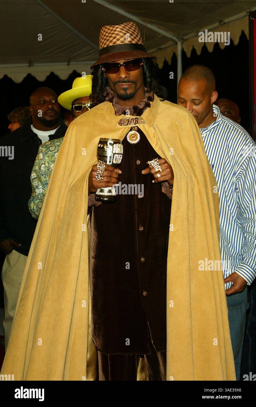 Februar 2004; Westwood, Kalifornien, USA; Schauspieler/Rapper SCHNÜFFELN DOGG bei der „Starsky & Hutch“-Weltpremiere im Mann Village Theatre. (Bild: Lisa O'Connor/ZUMAPRESS.com) Stockfoto