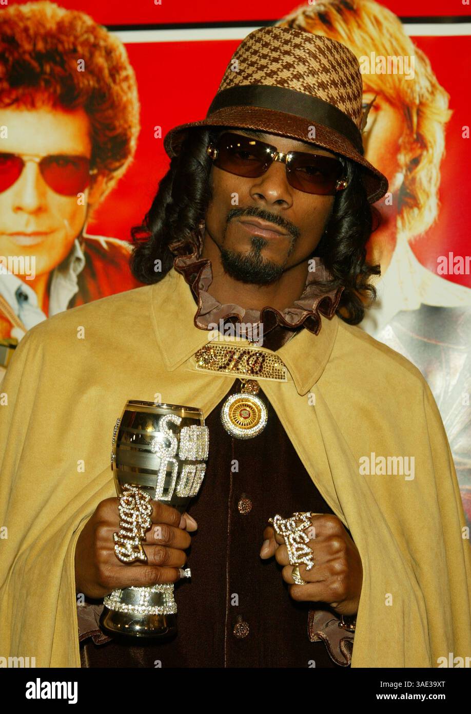 Februar 2004; Westwood, Kalifornien, USA; Schauspieler/Rapper SCHNÜFFELN DOGG bei der „Starsky & Hutch“-Weltpremiere im Mann Village Theatre. (Bild: Lisa O'Connor/ZUMAPRESS.com) Stockfoto