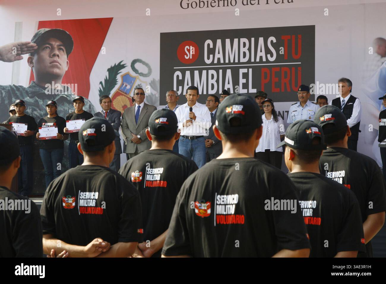 März 2012 - PERU - (120302) - LIMA, marzo 2, 2012 (Xinhua) - El presidente de PerÂ¨Â², Ollanta Humala Tasso (c), partizipa en la zeremoniento de los programas de capacitaciÂ¨Â®n para egresados del Servicio Militar Voluntario (SMV), en la ciudad de Lima, Capital de PerÂ¨Â², el 2 de marzo de 2012. (Xinhua/Luis Camacho) (lc) (jg) (Bild: © [E]Luis Camacho/Xinhua/ZUMAPRESS.com) Stockfoto