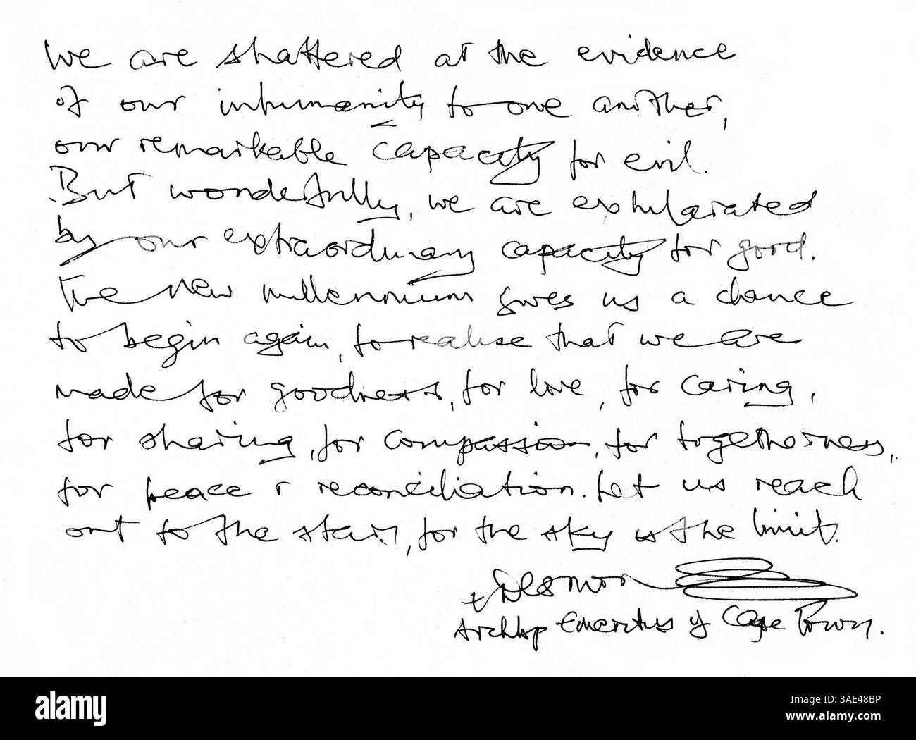 Dezember 2001; Madrid, SPANIEN; nur Verkauf in den USA! Erzbischof DESMOND TUTU schreibt seine Gedanken über die Fähigkeit der Geisteswissenschaften zu Gutes und Böse für die fotografische Ausstellung „REFLECT“ des Fotografen ALISTAIR MORRISON. Erlöse kommen bedürftigen Kindern zugute. (Kreditbild: Remi Agency/ZUMAPRESS.com) Stockfoto