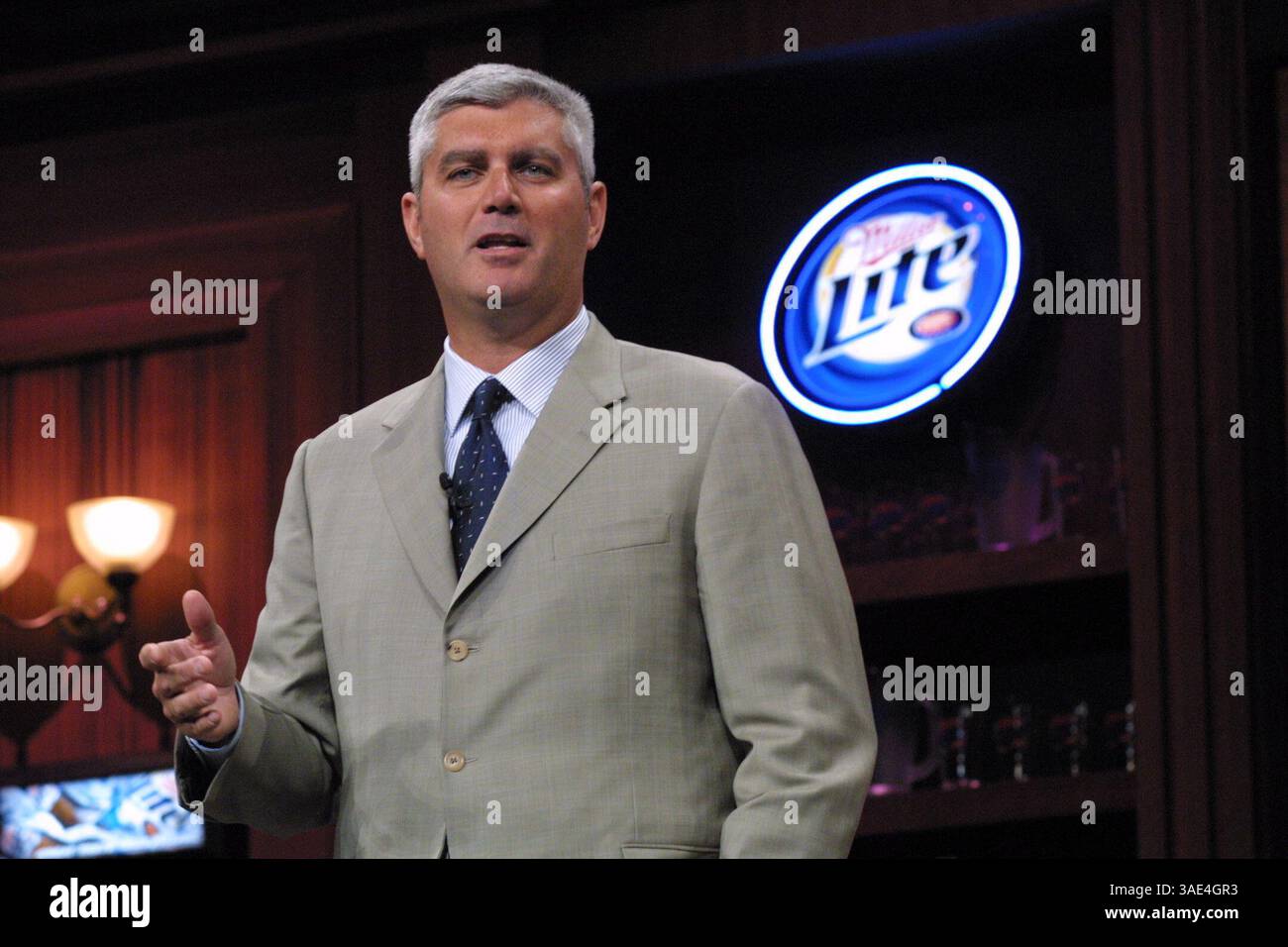 März 2003; Las Vegas, USA; Navy Commander D. Michael Abrashoff hält eine Rede vor Miller Beer Distributoren während des jährlichen Seminars in Las Vegas. (Bild: Ruaridh Stewart/ZUMAPRESS.com) Stockfoto