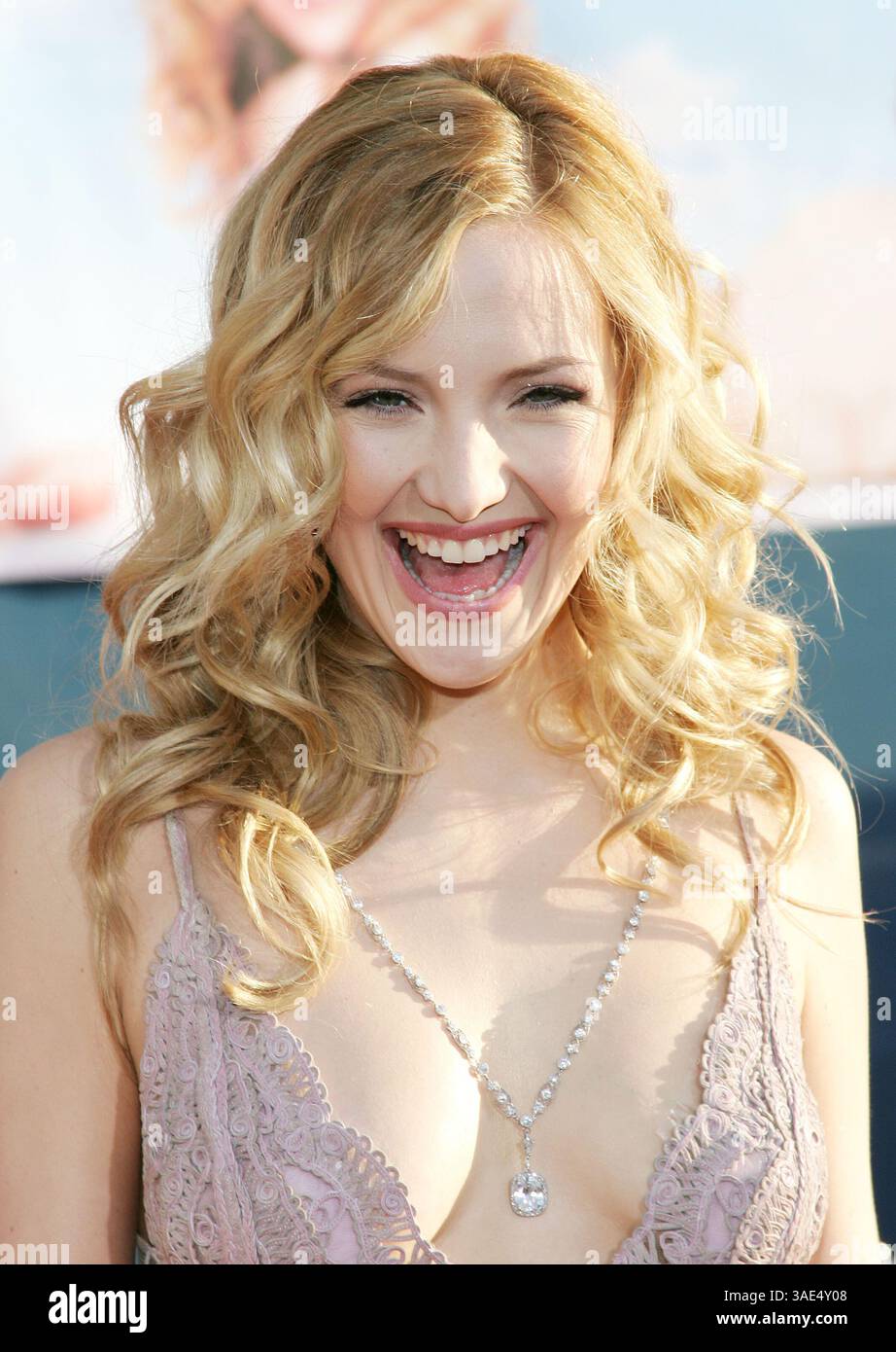 Mai 2004; Hollywood, CA, USA; Schauspielerin KATE HUDSON bei der Premiere von „Raising Helen“ im El Capitan Theatre. (Bild: Rena Durham/ZUMAPRESS.com) Stockfoto