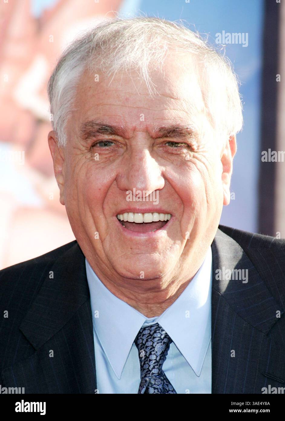 Mai 2004; Hollywood, CA, USA; Regisseur GARY MARSHALL bei der Premiere von „Raising Helen“ im El Capitan Theatre. (Bild: Rena Durham/ZUMAPRESS.com) Stockfoto