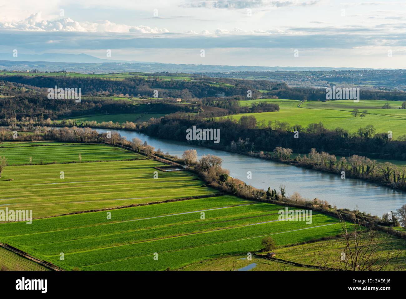 Malerische Aussicht an einem sonnigen Nachmittag im Dorf Torrita Tiberina, Provinz Rom, Latium, Italien. Stockfoto
