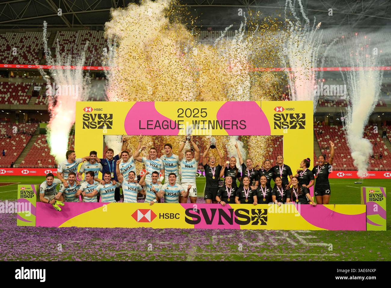 Singapur National Stadium, Singapur. April 2025. HSBC International Rugby Sevens Singapur Tag 2; Argentinien und Neuseeland Frauen Gewinner der HSBC Sevens Series League für 2025 Credit: Action Plus Sports/Alamy Live News Stockfoto