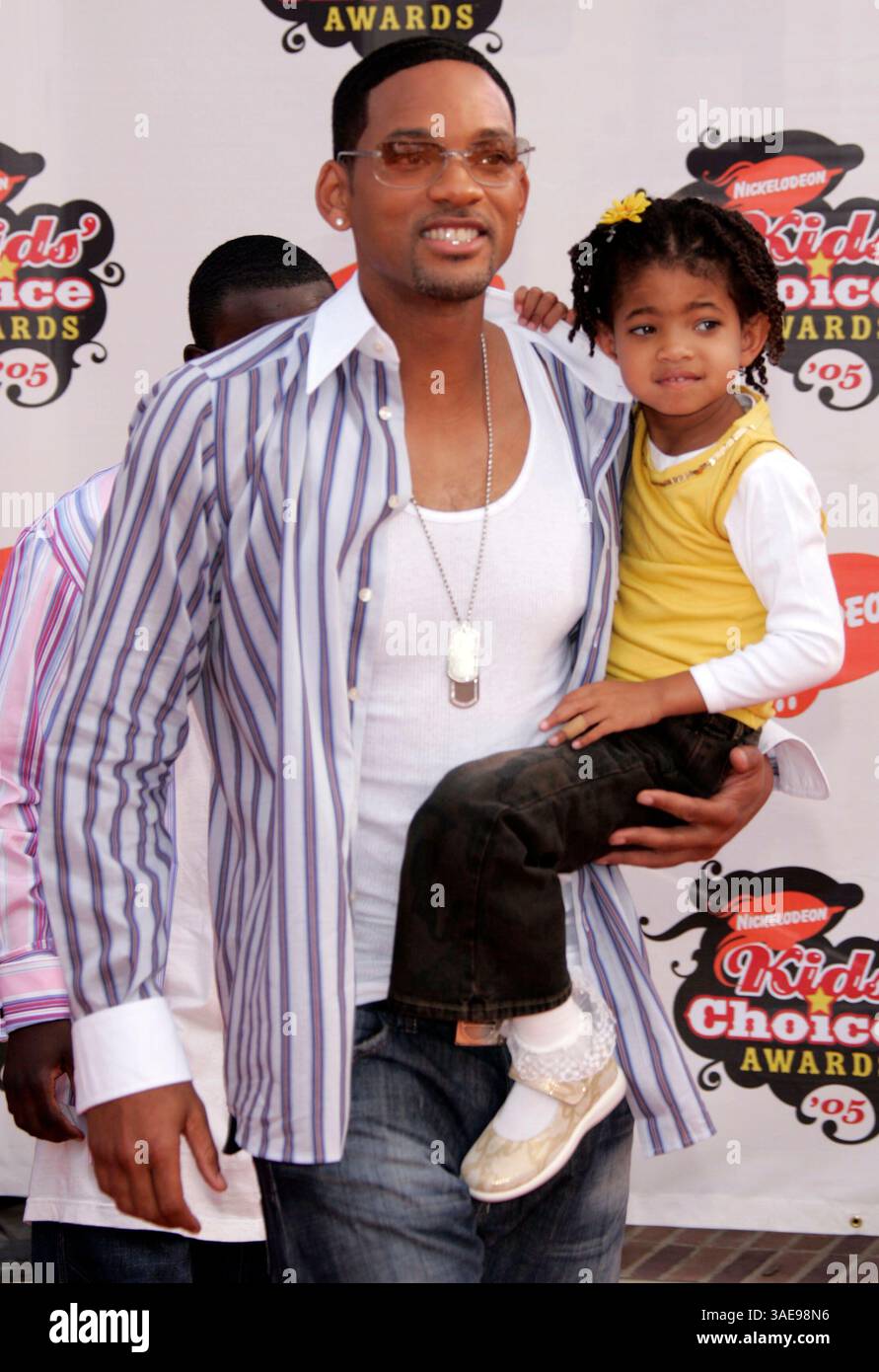 April 2005; Westwood, Kalifornien, USA; Schauspieler WILL SMITH & Daughter WILLOW bei den Nickelodeon's Kids' Choice Awards 2005 - ANKUNFT im Pauley Pavillion der UCLA. (Bild: Lisa O'Connor/ZUMAPRESS.com) Stockfoto