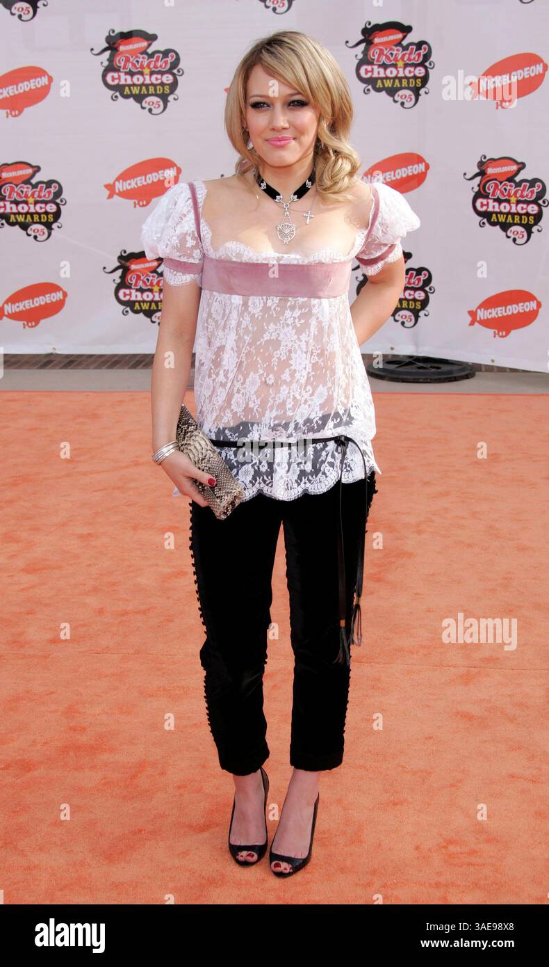 April 2005; Westwood, Kalifornien, USA; Darstellerin HILARY DUFF bei den Nickelodeon's Kids' Choice Awards 2005 - ANKUNFT im Pauley Pavillion der UCLA. (Bild: Lisa O'Connor/ZUMAPRESS.com) Stockfoto