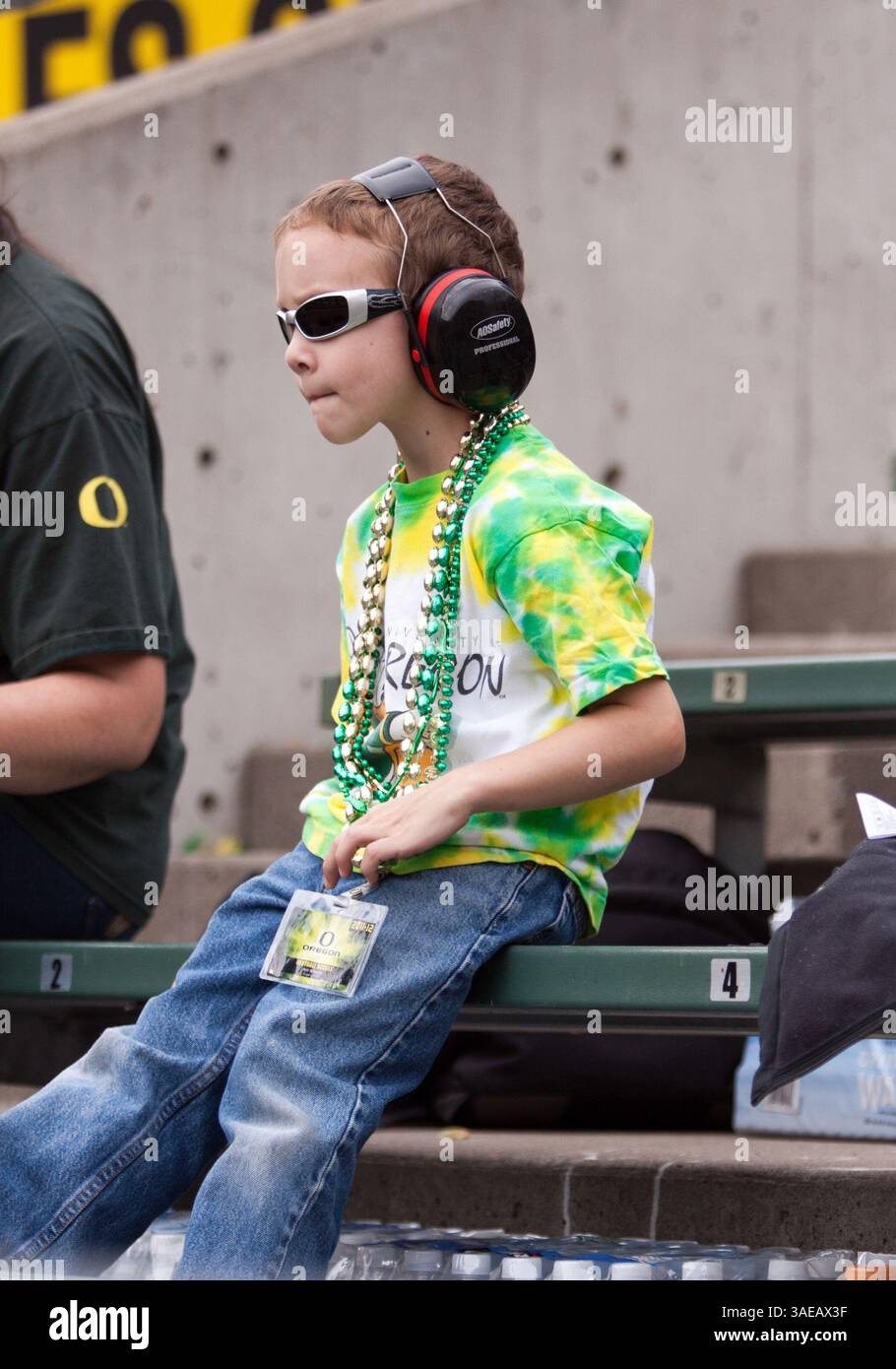 17. September 2011: Sie brauchen einen ernsthaften Gehörschutz zu Hause, wo die Oregon Ducks im Autzen Stadium, Eugene OR spielen (Foto: © Larry C. Lawson/Cal Sport Media/ZUMAPRESS.com) Stockfoto