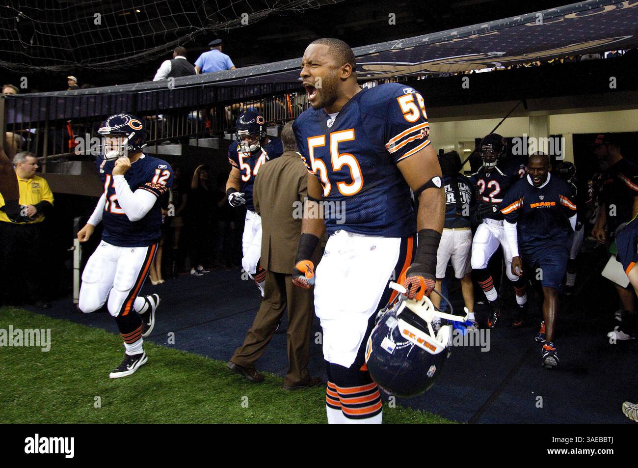 18. September 2011: Chicago Bears vor Linebacker Lance Briggs #55 betritt das Feld vor dem NFL Football Spiel zwischen den Chicago Bears und den New Orleans Saints im Louisiana Superdome in New Orleans, LA. (Bild: © Jonathan Bachman/Cal Sport Media/ZUMAPRESS.com) Stockfoto